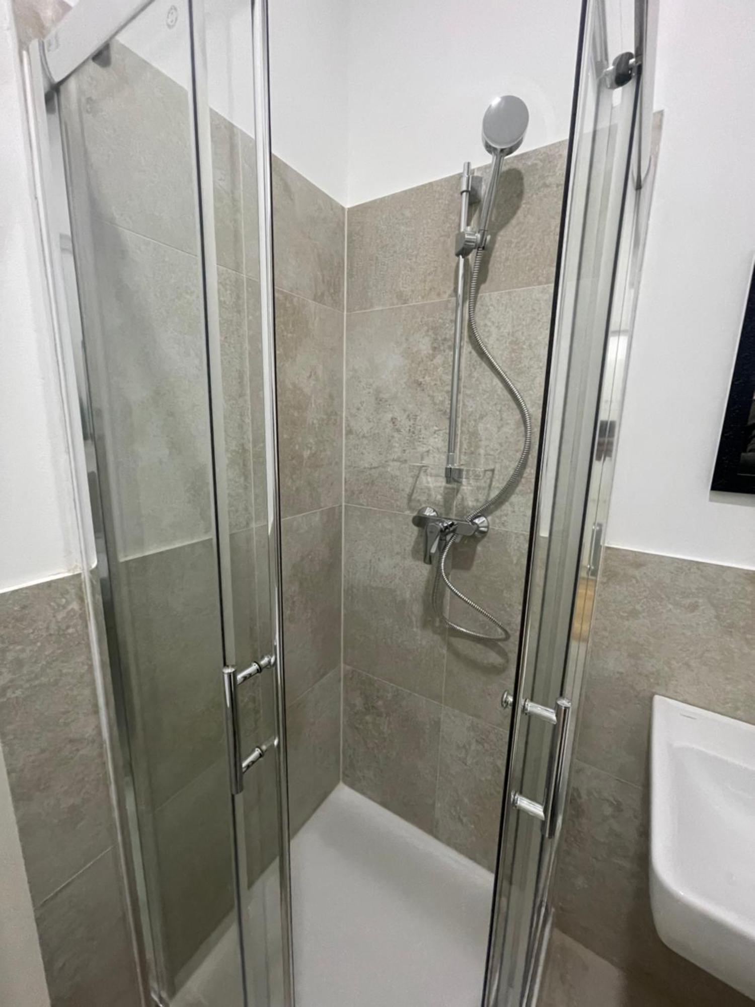 New Apartment With Balcony 11 Виена Екстериор снимка