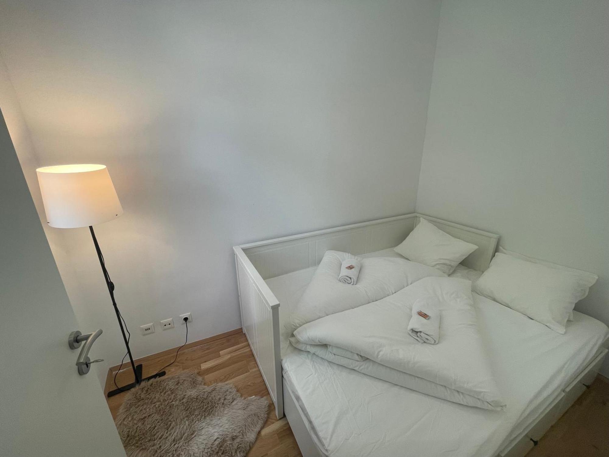 New Apartment With Balcony 11 Виена Екстериор снимка